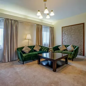 Apartment Lovely - 3 Bdr. Serviced In Old Town, Bucharest
