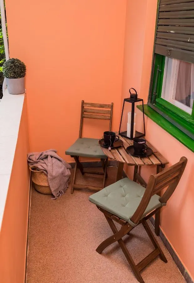 Explore The City From Its Center In A Chic Balcony Apartment Bucarest 0*,  Rumanía